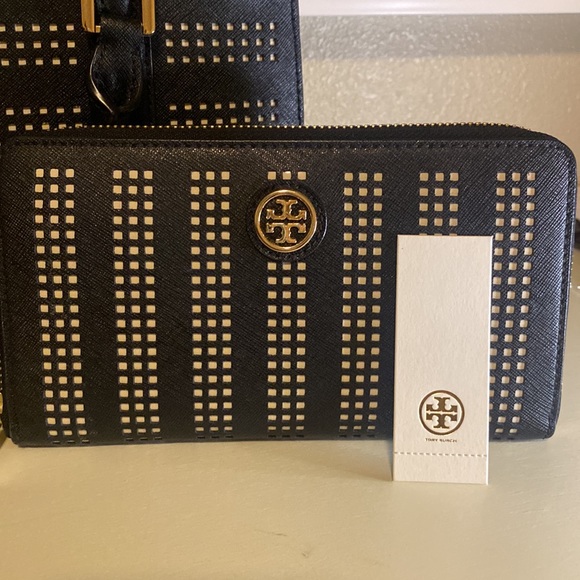 Tory Burch Robinson Perforated Micro Double Zip Tote Black-Birch with wallet - Picture 2 of 11